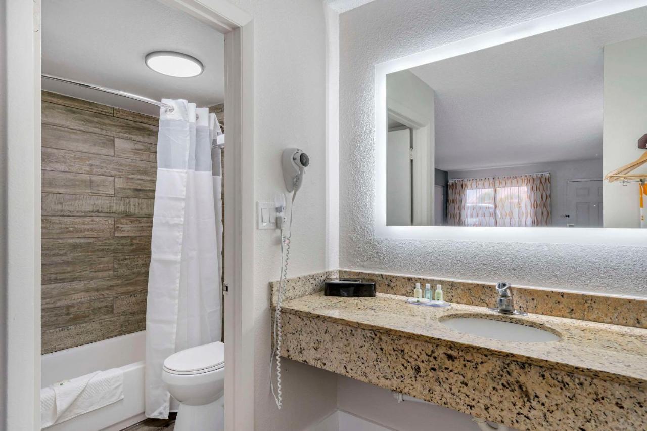 Quality Inn & Suites Orlando East - Ucf Area Alafaya Εξωτερικό φωτογραφία