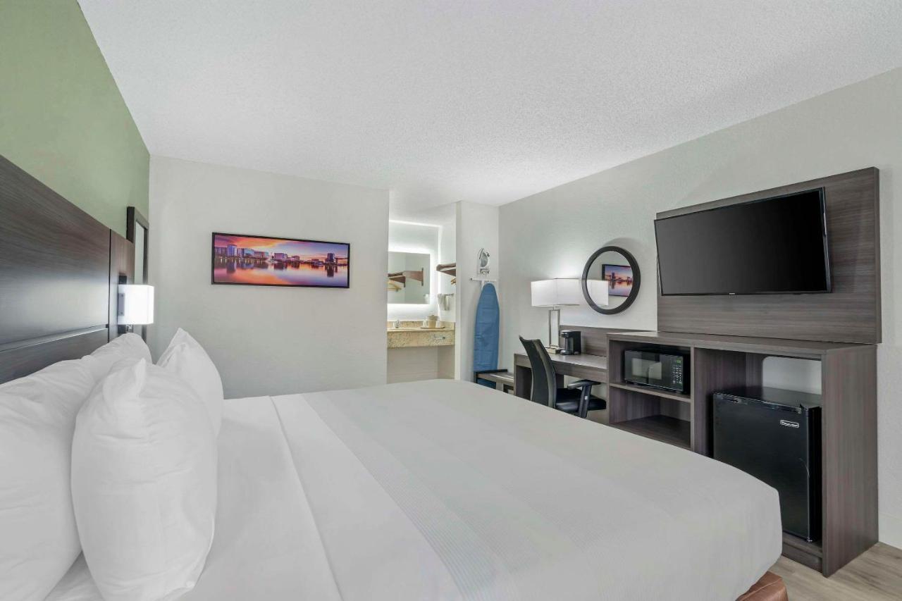 Quality Inn & Suites Orlando East - Ucf Area Alafaya Εξωτερικό φωτογραφία