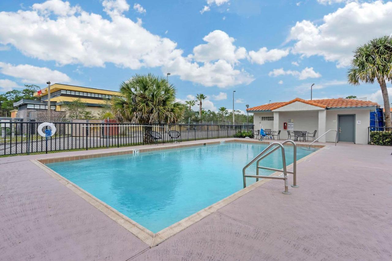 Quality Inn & Suites Orlando East - Ucf Area Alafaya Εξωτερικό φωτογραφία