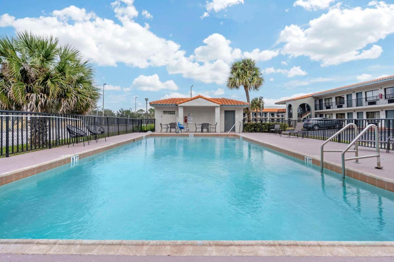 Quality Inn & Suites Orlando East - Ucf Area Alafaya Εξωτερικό φωτογραφία