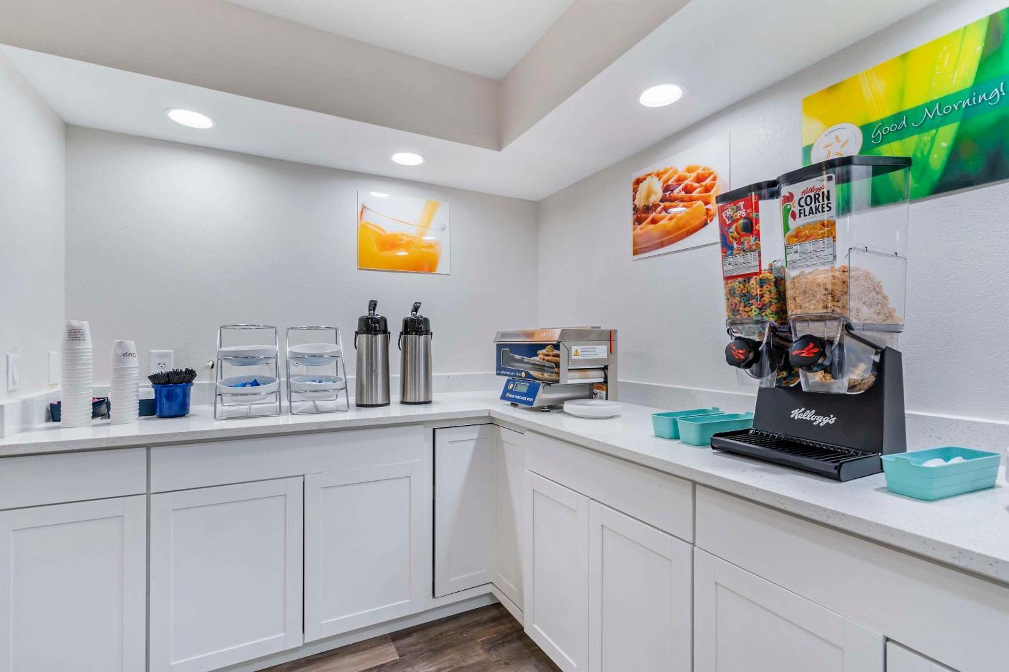 Quality Inn & Suites Orlando East - Ucf Area Alafaya Εξωτερικό φωτογραφία