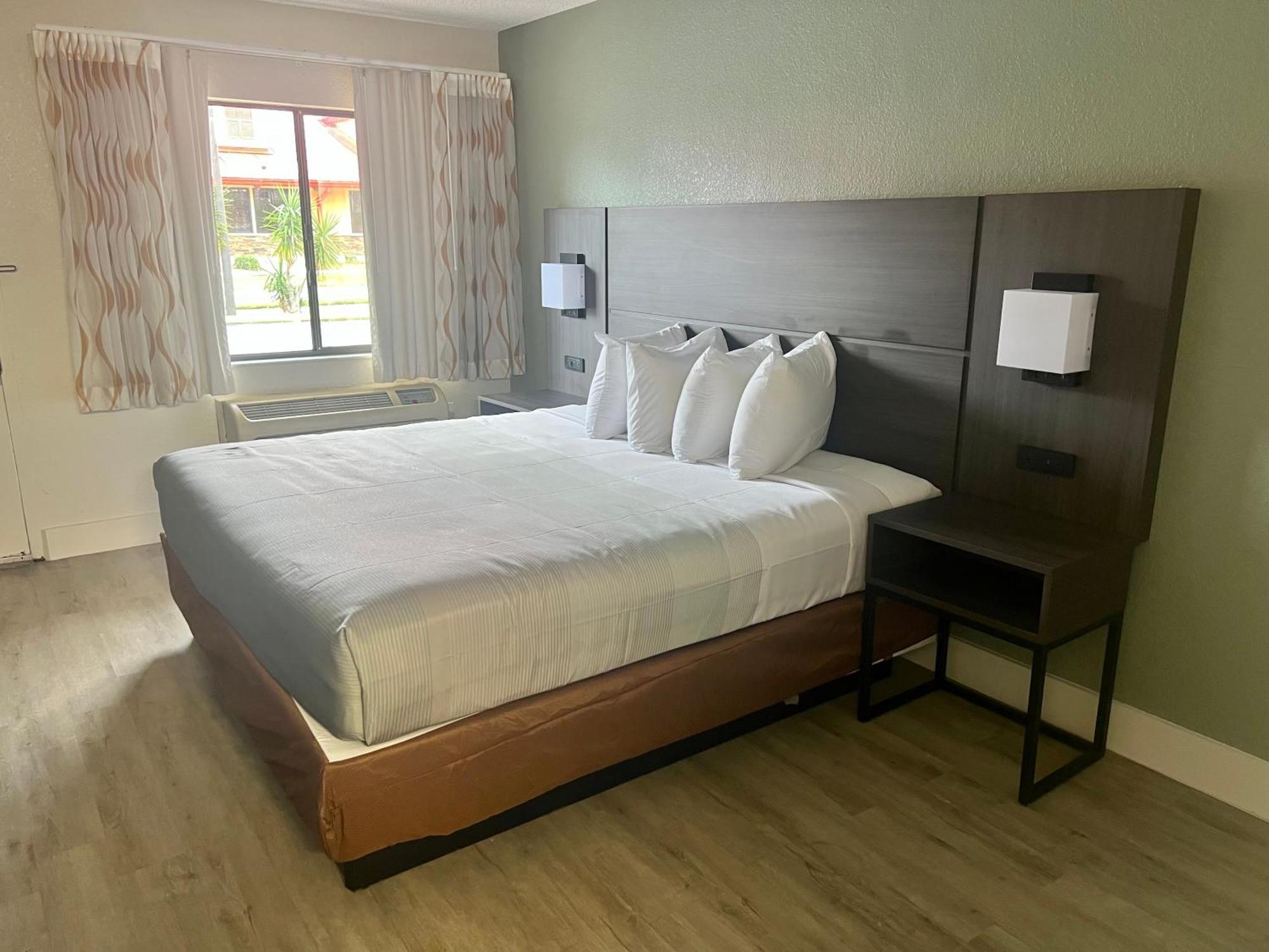 Quality Inn & Suites Orlando East - Ucf Area Alafaya Εξωτερικό φωτογραφία