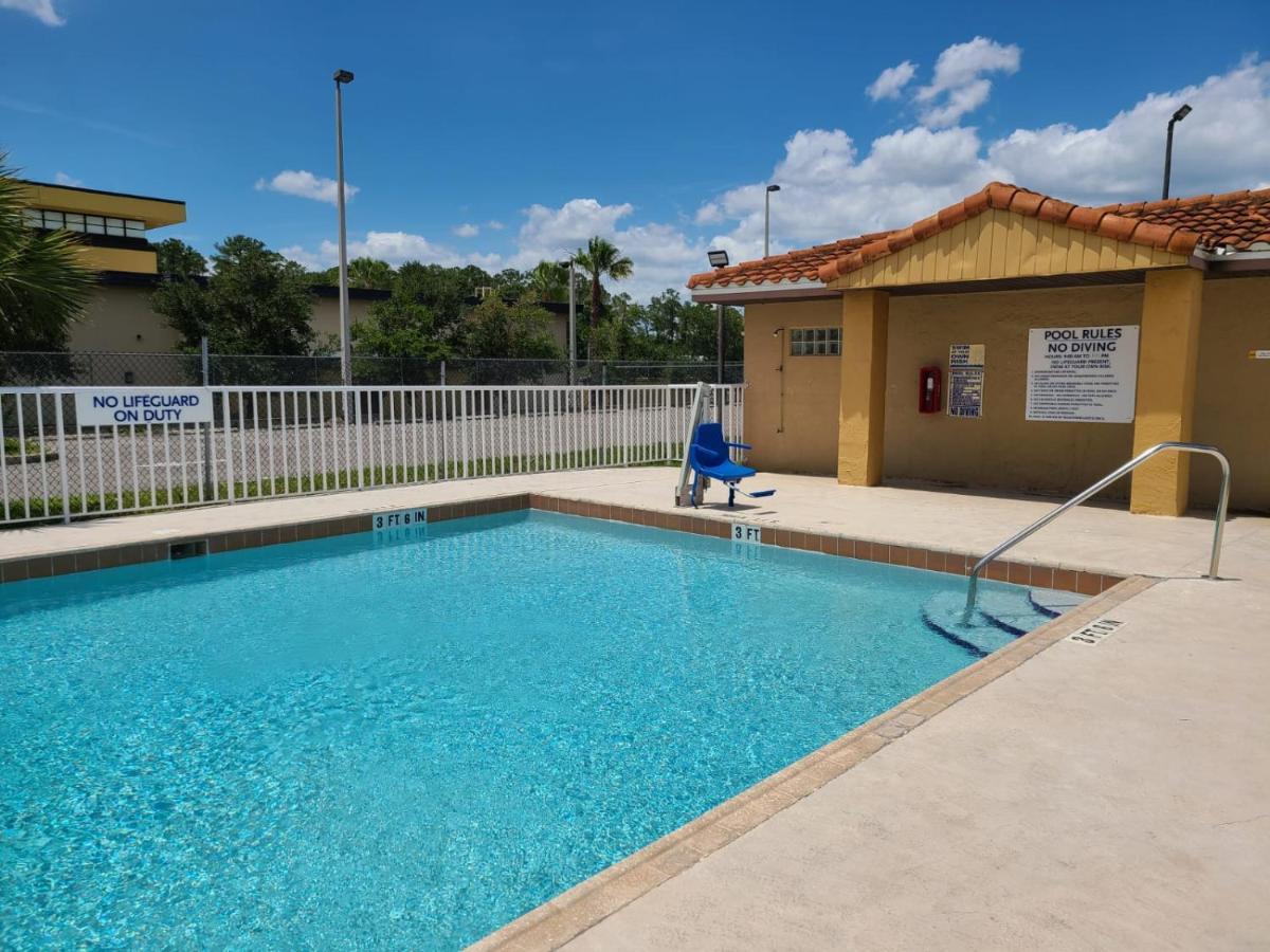 Quality Inn & Suites Orlando East - Ucf Area Alafaya Εξωτερικό φωτογραφία